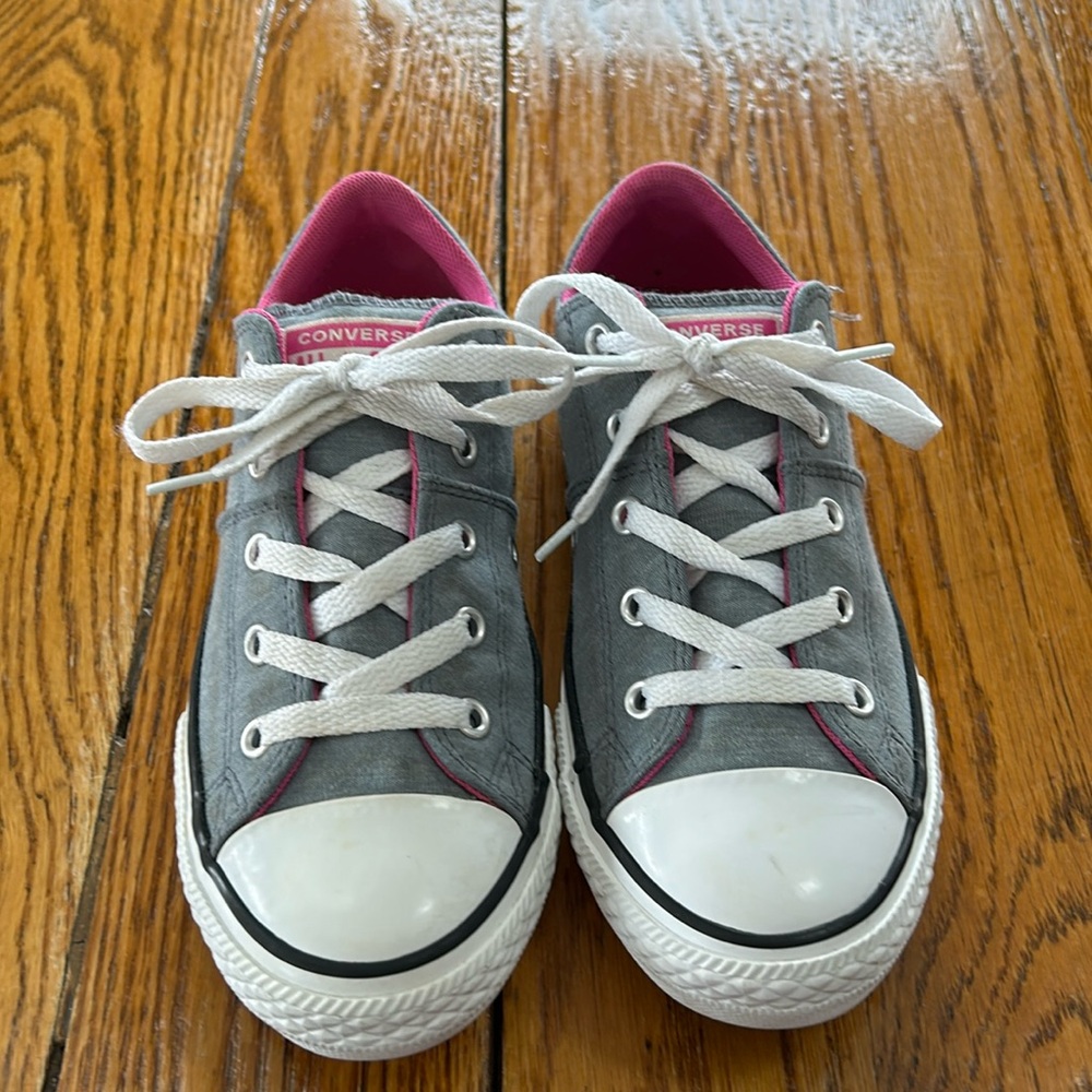 Converse All Star low profile sneakers. Gray and pink. Size Junior 2.